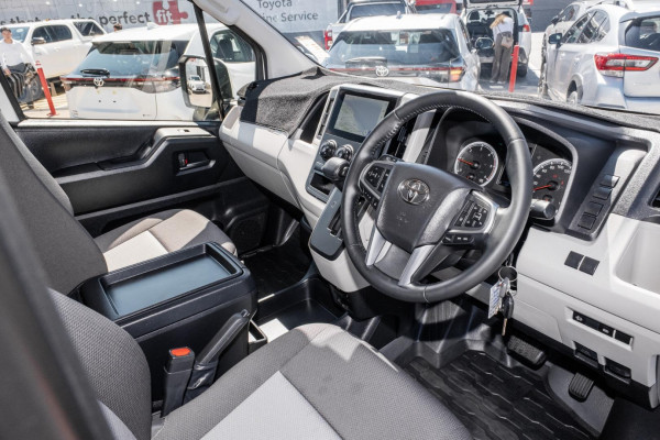 2024 Toyota HiAce GDH300R  Van Image 7