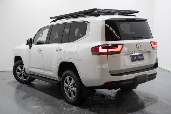 2023 Toyota LandCruiser Sahara SUV Image 11