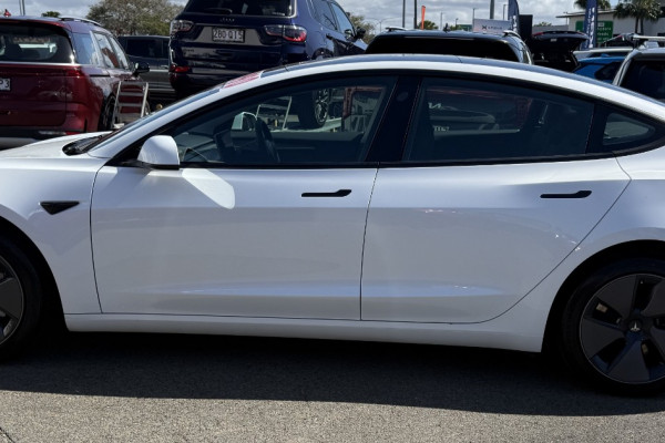 2022 Tesla Model 3  Rear-Wheel Drive Sedan Image 7