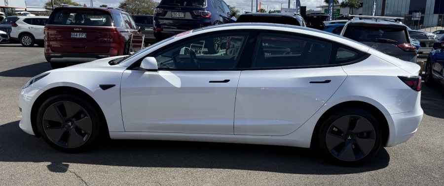 2022 Tesla Model 3  Rear-Wheel Drive Sedan Image 7
