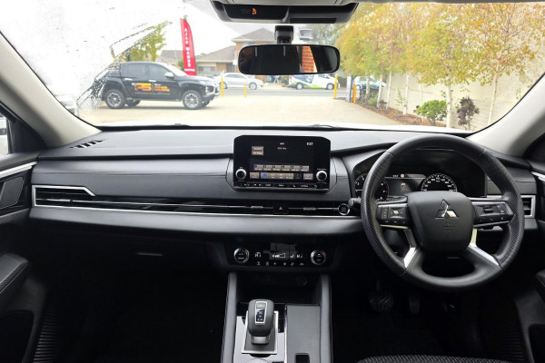 2023 Mitsubishi Outlander ZM ES SUV Image 16
