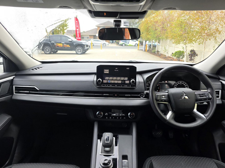 2023 Mitsubishi Outlander ZM ES SUV Image 16