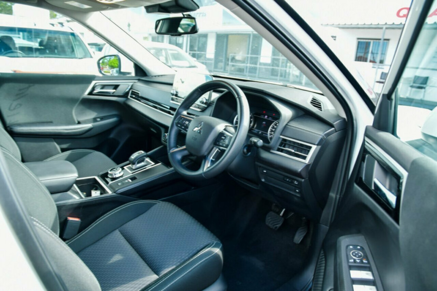 2024 Mitsubishi Outlander ZM LS SUV Image 17