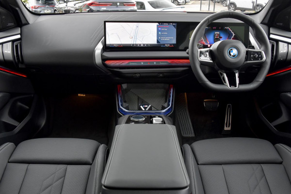 2025 BMW X3 G45 30e xDrive SUV image 4