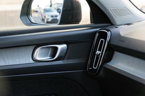 2025 Volvo XC40 XZ Plus B4 SUV Image 30
