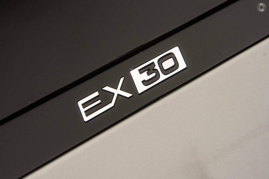 2026 Volvo EX30  Single Motor Extended Range Ultra SUV Image 12