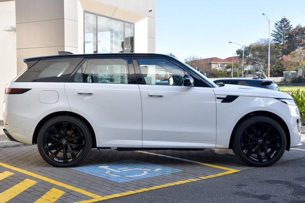 2025 Land Rover Range Rover Sport L461 PHEV P460e Dynamic HSE SUV image 3