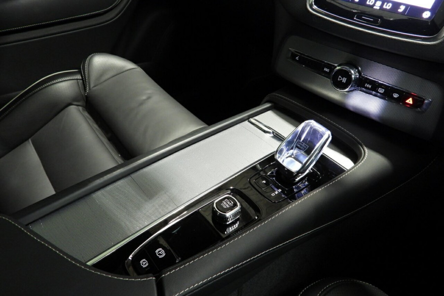 2024 MY25 Volvo XC90 L Series Ultra T8 Plug-In Hybrid SUV Image 17