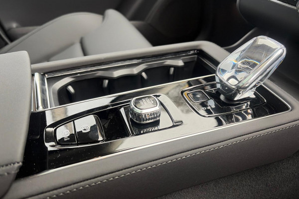 2025 MY26 Volvo XC90 L Series Plus T8 Plug-in Hybrid Dark SUV Image 21