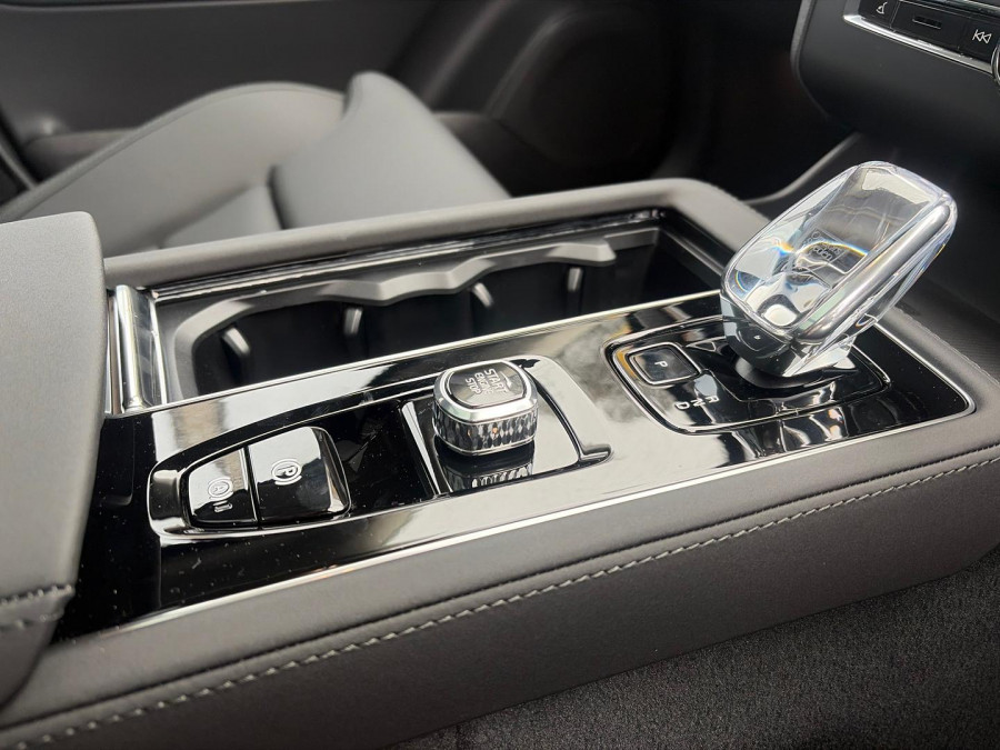 2025 MY26 Volvo XC90 L Series Plus T8 Plug-in Hybrid Dark SUV Image 21