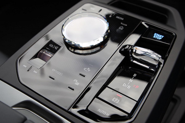 2025 BMW iX I20 xDrive45 M Sport SUV image 16