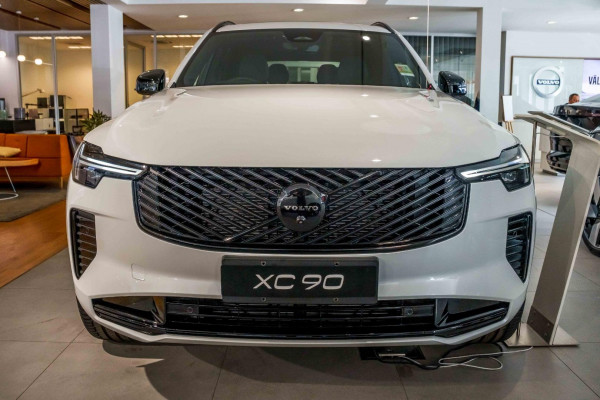 2026 Volvo XC90 L Series Black Edition SUV Image 2