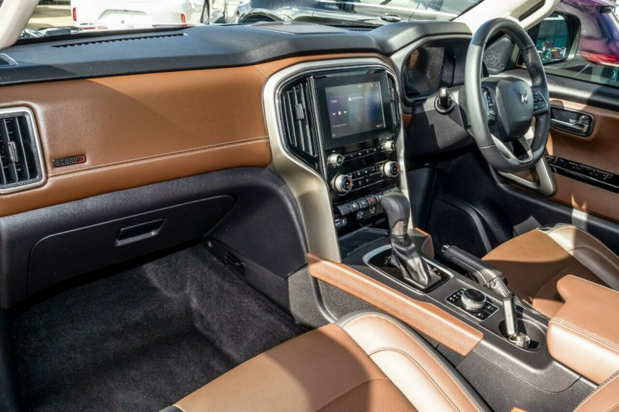 2023 Mahindra Scorpio  Z8L SUV Image 9