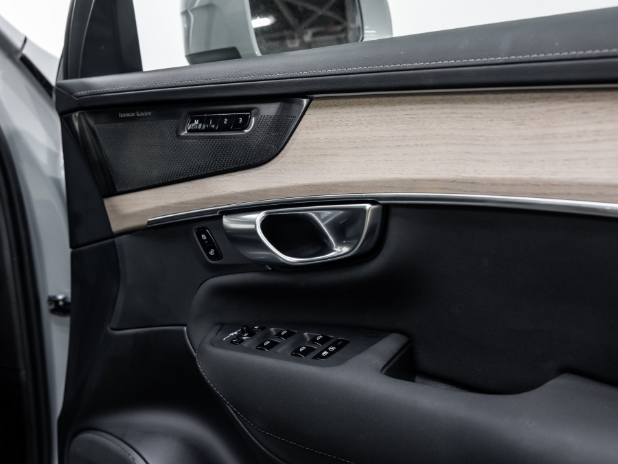 2025 Volvo XC90 L Series Ultra B5 Bright SUV Image 10