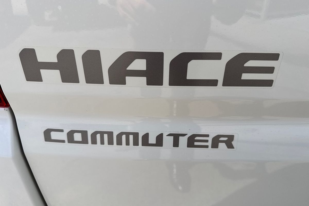 2019 Toyota HiAce GDH300R Commuter Van Image 20