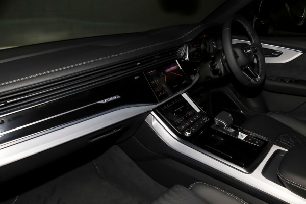 2025 Audi Q7 4M TFSI 250kW S line SUV image 8