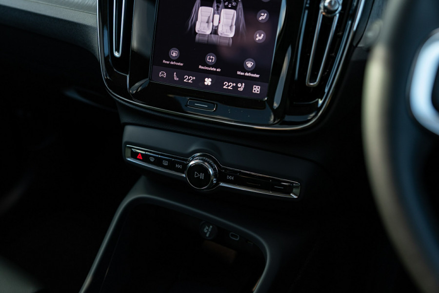 2026 Volvo XC40 XZ Ultra B4 Bright SUV Image 27