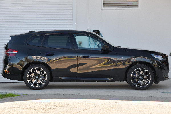 2026 BMW X3 G45 30e xDrive SUV image 3