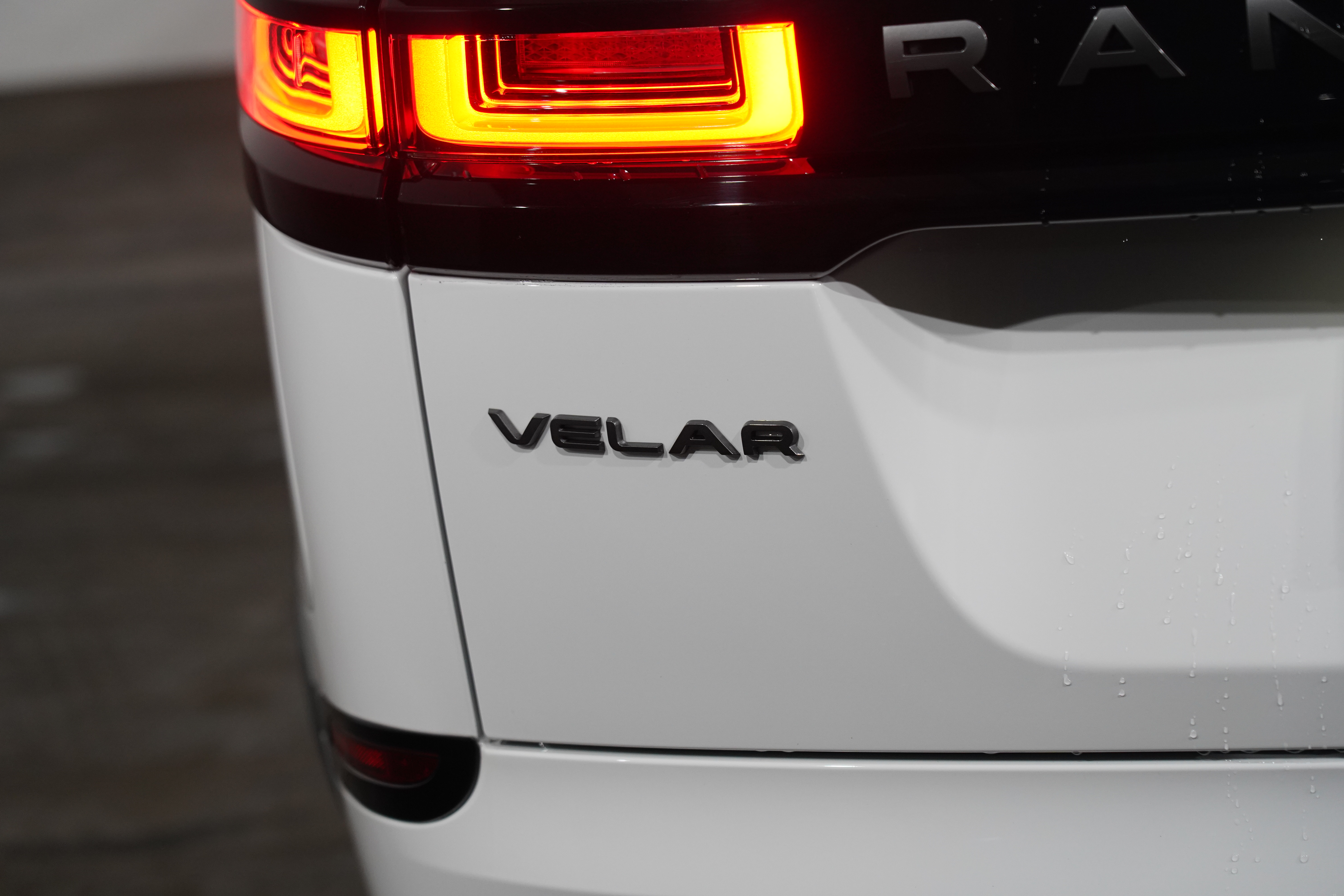 2023 Land Rover Range Rover Velar Velar P400 R-Dynamic Se (294kw) SUV Image 9