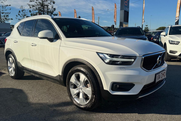 2019 Volvo XC40 XZ T4 Momentum SUV Image 4