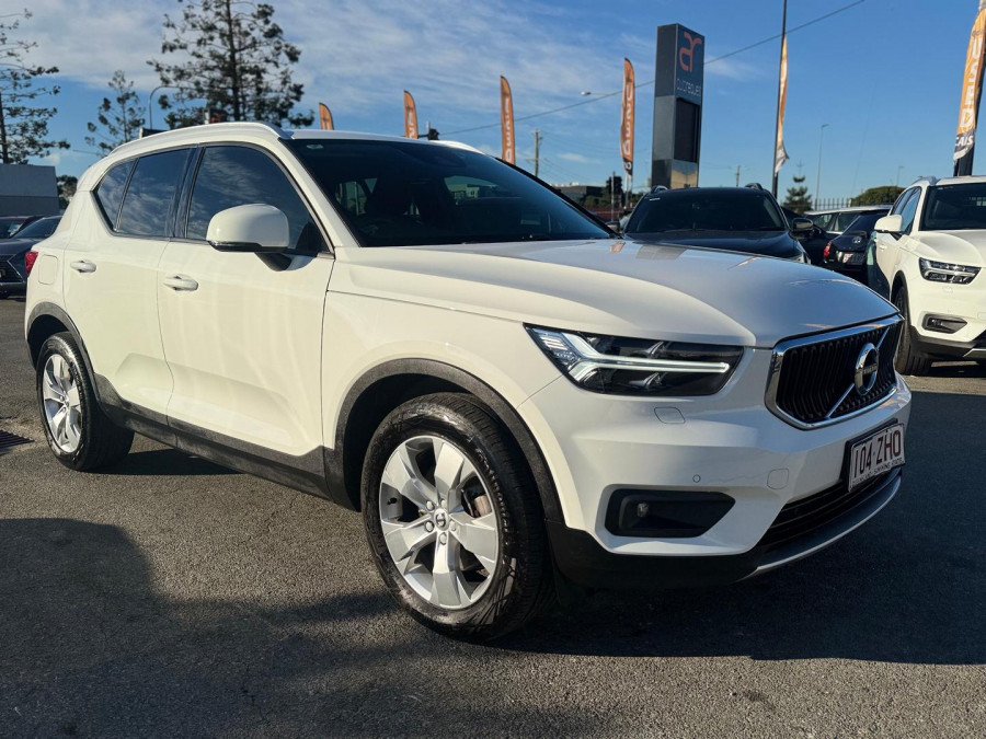 2019 Volvo XC40 XZ T4 Momentum SUV Image 4