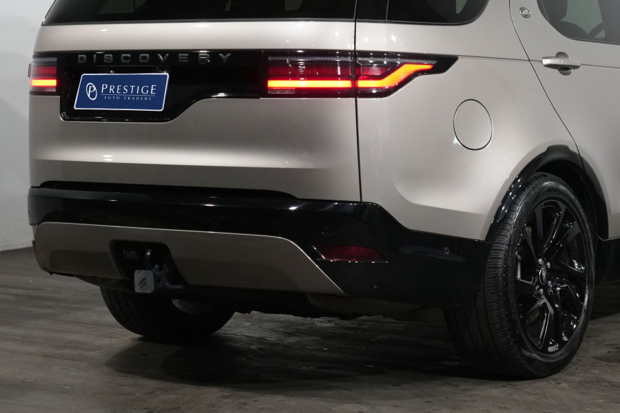 2024 Land Rover Discovery Series 5 P360 Dynamic SE SUV Image 7