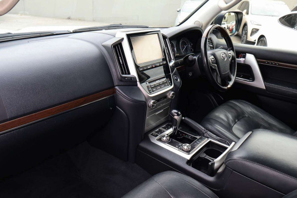 2016 Toyota LandCruiser VDJ200R Sahara SUV Image 11