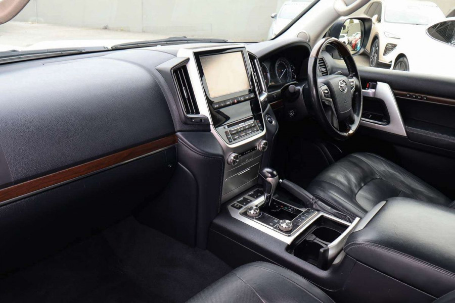 2016 Toyota LandCruiser VDJ200R Sahara SUV Image 11