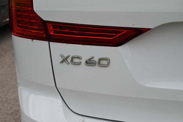 2019 MY20 Volvo XC60 UZ D4 Momentum SUV image 8