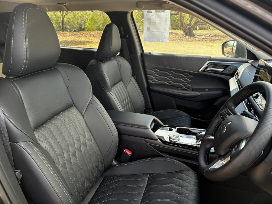 2025 Mitsubishi Outlander ZM Exceed SUV Image 12