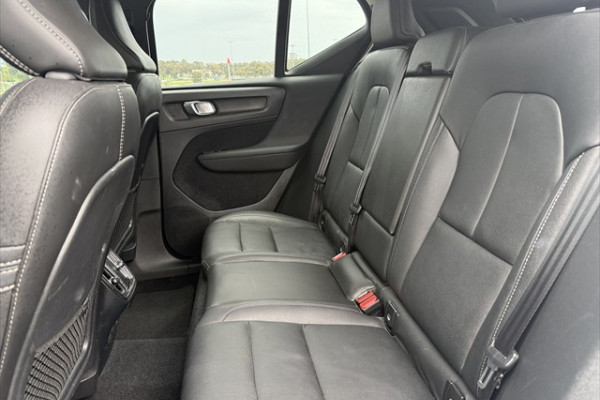 2020 Volvo XC40 XZ T4 Inscription SUV Image 14