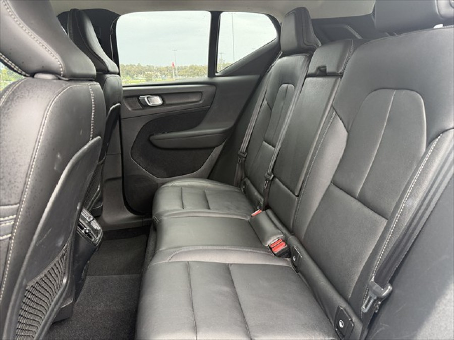 2020 Volvo XC40 XZ T4 Inscription SUV Image 14