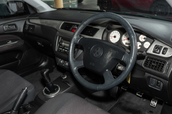 2005 MY6 Mitsubishi Lancer Sedan Image 6