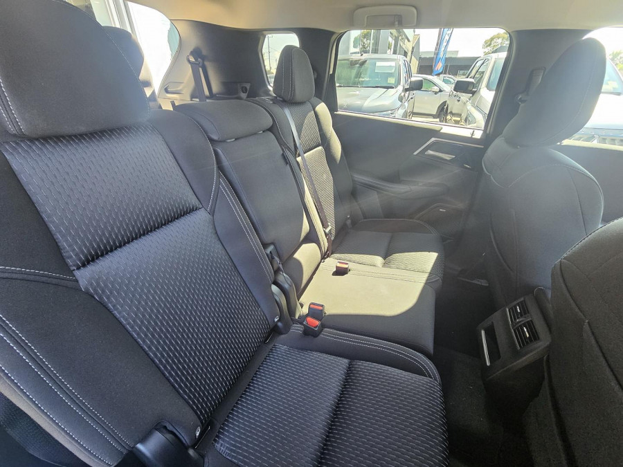 2025 Mitsubishi Outlander ZM LS SUV Image 13