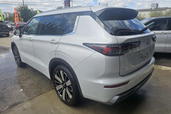 2025 Mitsubishi Outlander ZM Exceed SUV Image 4