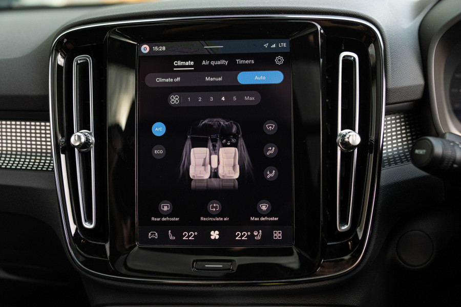 2026 Volvo EX40  Ultra Twin Motor Performance SUV Image 26