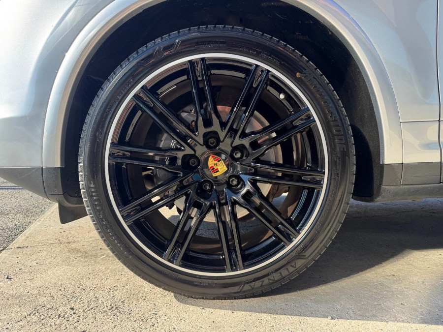 2016 MY17 Porsche Cayenne 92A Platinum Edition SUV Image 25