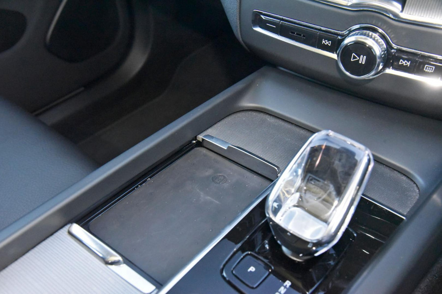 2023 Volvo XC60  Ultimate B5 Bright SUV Image 14