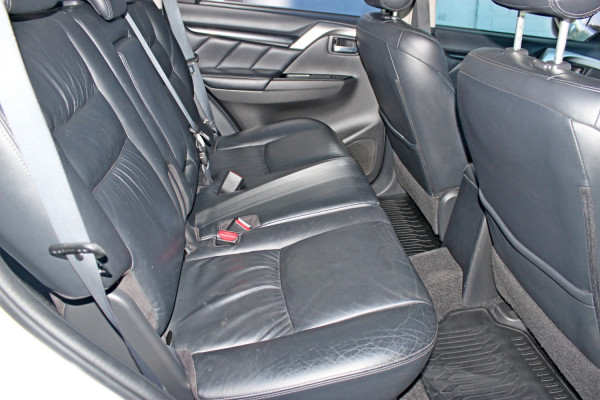2016 Mitsubishi Pajero Sport QE GLS SUV Image 11