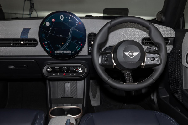 2025 MINI Cooper F65 S Favoured Hatch image 7