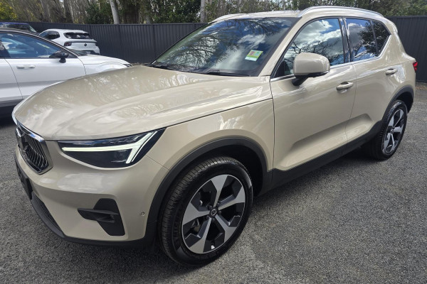 2026 MY27 Volvo XC40 XZ Ultra B4 Bright SUV Image 4