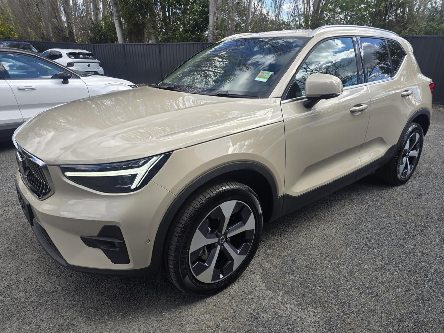 2026 MY27 Volvo XC40 XZ Ultra B4 Bright SUV Image 4