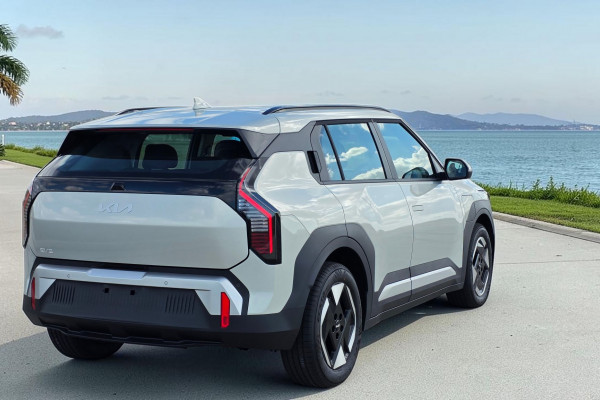 2026 Kia EV3 SV Air Long Range SUV Image 4