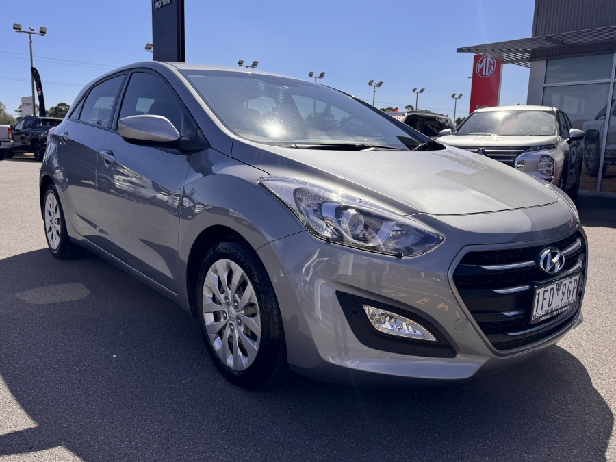 2015 Hyundai i30 GD2 Active Hatch Image 3