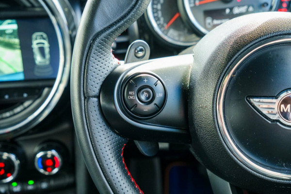 2016 MINI Cooper F55 Cooper S Hatch Image 11