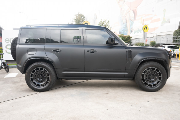 2026 Land Rover Defender L663 110 P635 OCTA Black SUV image 4