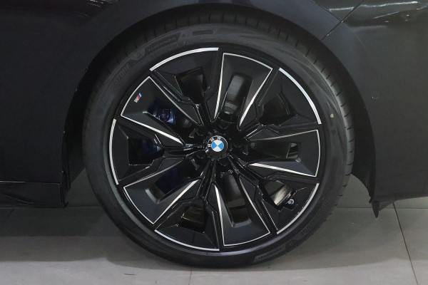 2026 BMW 7 Series G70 740i M Sport Sedan image 6