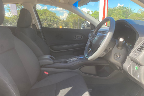 2019 Honda HR-V  VTi SUV Image 9