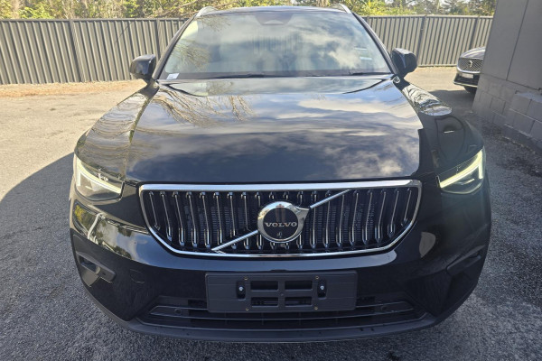 2026 MY27 Volvo XC40 XZ Ultra B4 Bright SUV Image 3