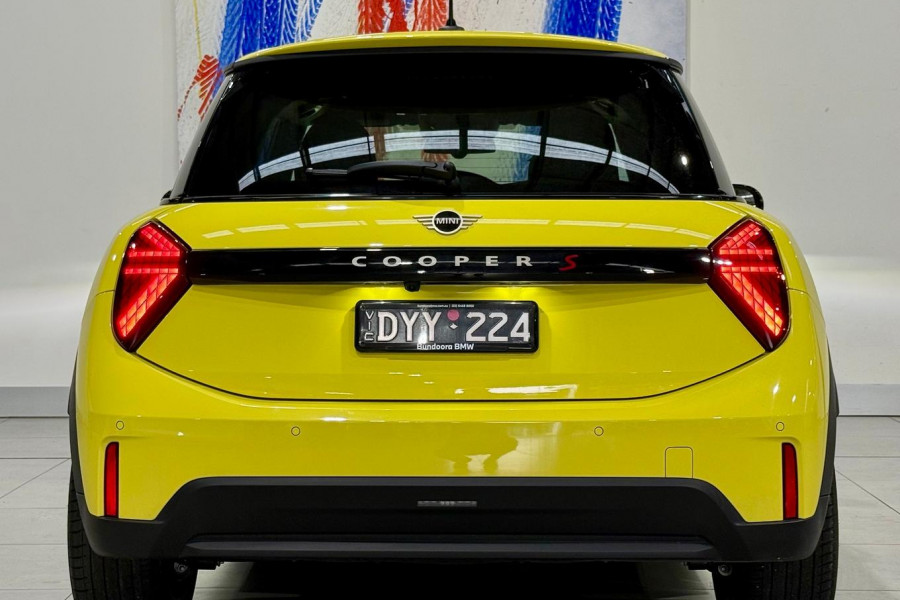 2025 MINI Cooper F65 S Favoured Hatch